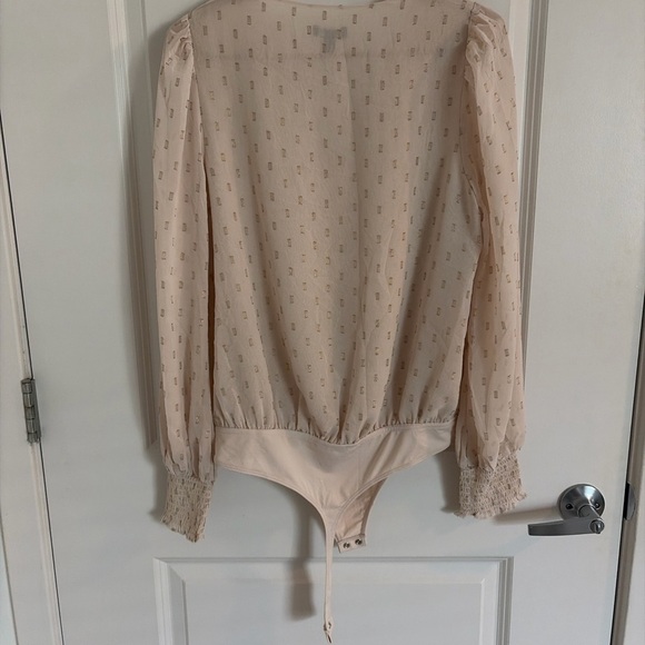 Express Metallic Dot Long Sleeve Bodysuit Blouse – Cream/Beige – Size M - Picture 6 of 7